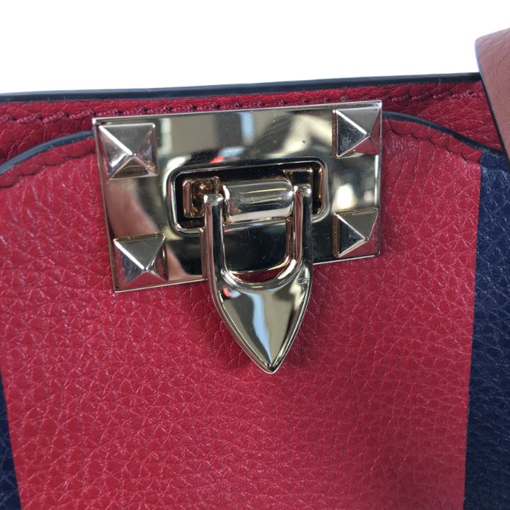 VALENTINOのハンドバック♪★ ROCKSTUD BAG★ 多色 Valentino Rockstud Messenger Bag - Luxe Du Jour