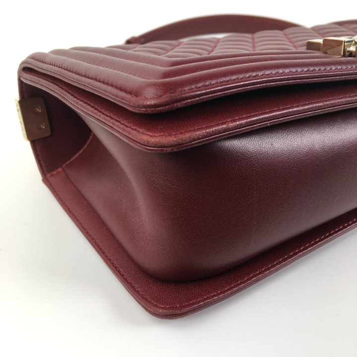 ミュージシャン 373 ENAMEL LIVE BAG (BURGUNDY) Chanel Old Medium Boy Bag - Luxe Du Jour