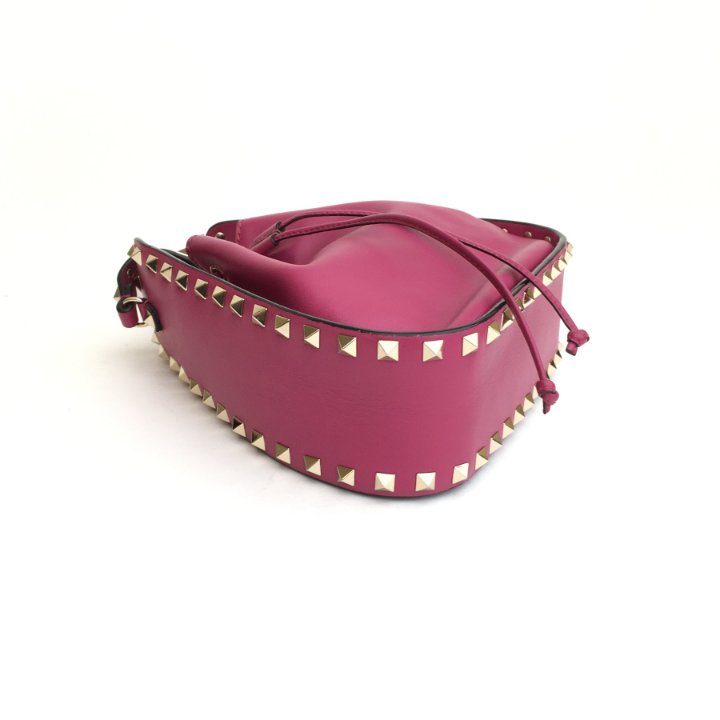 VALENTINO正規品/送料/関税込み Rockstud Bucket bag Valentino Garavani Rockstud Bucket Bag - Luxe Du Jour
