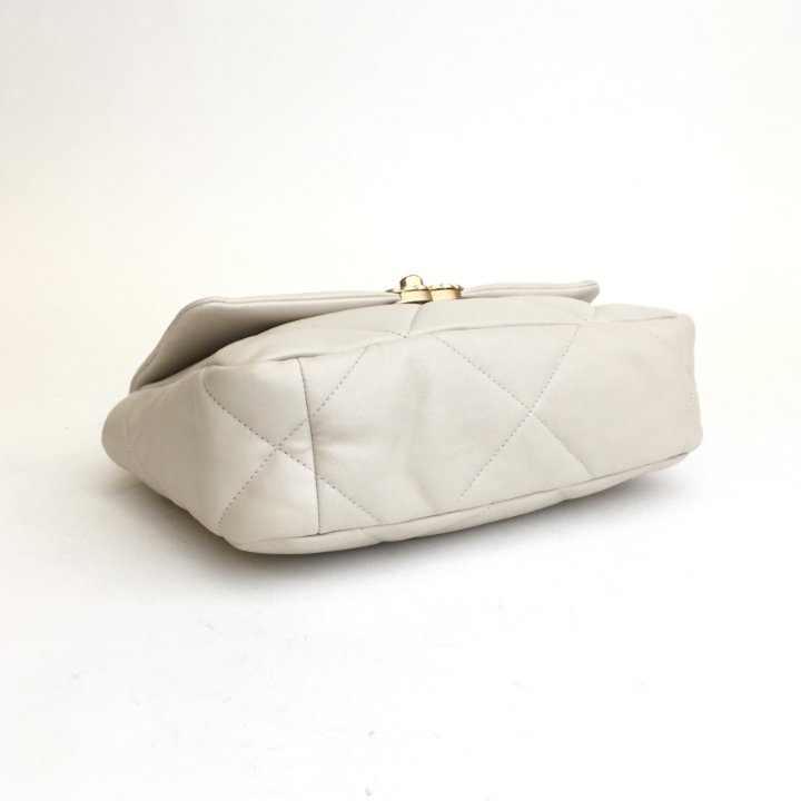 【ヴィンテージ】RankS☆Chanel Light Beige Small Series29 C19 Chanel 19 Flap Small Beige Lambskin - Luxe Du Jour