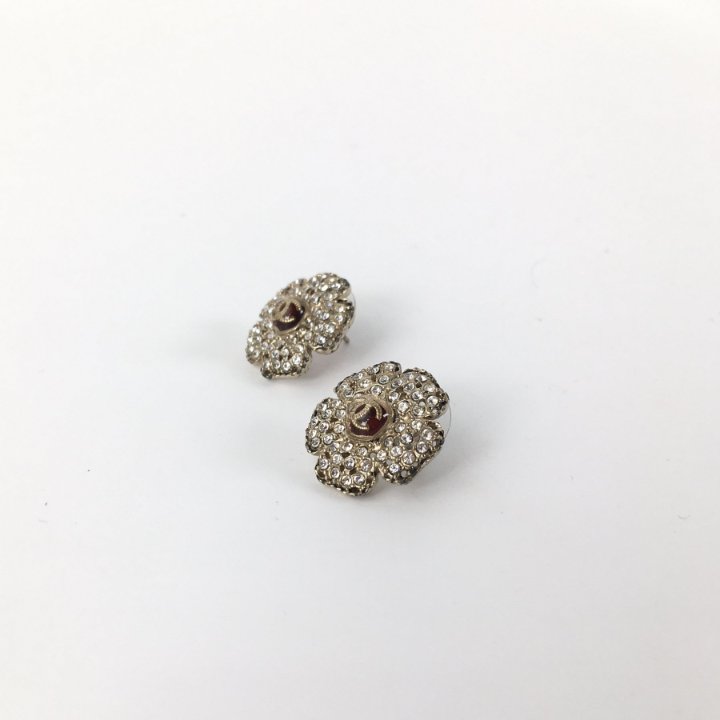 梅のお花専用　シャネルリボン Chanel Camellia Earrings - Luxe Du Jour