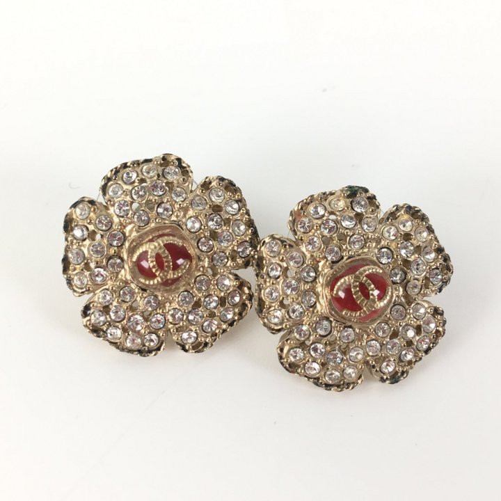 梅のお花専用　シャネルリボン Chanel Camellia Earrings - Luxe Du Jour