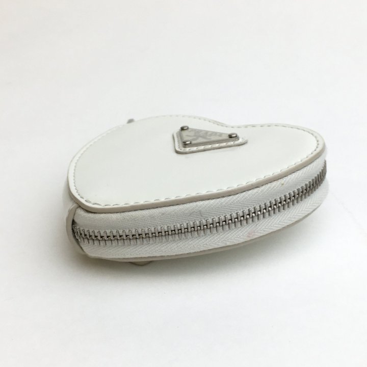 バッグ PRADA Heart mini pouch white Prada Heart Coin Purse - Luxe Du Jour