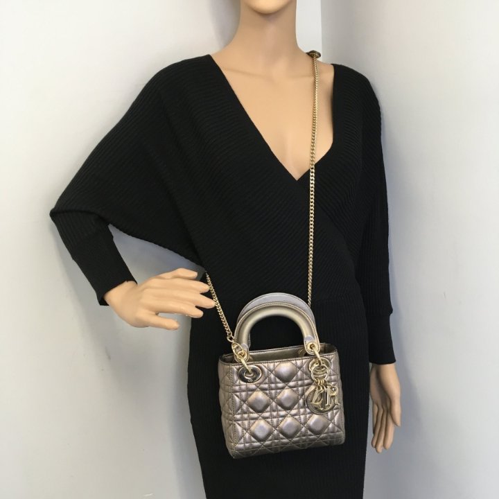 Lady DIOR 25SS新作♪【 Dior 】 スモール バッグ ×Gold☆ Dior Lady Dior Mini - Luxe Du Jour
