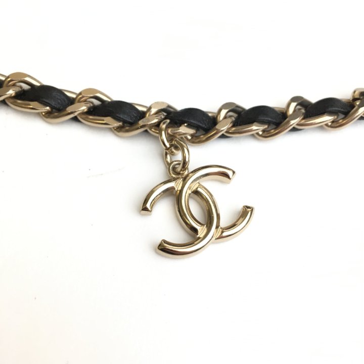 Chanel Tech Me Out Chain Phone Pouch - Luxe Du Jour