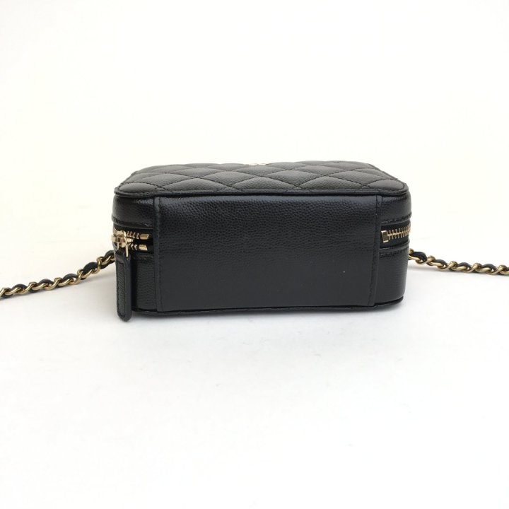 軽やかな高級感を♪【CHANEL】ミニカメラバッグ Chanel 2022 Small Camera Bag – The Find Studio