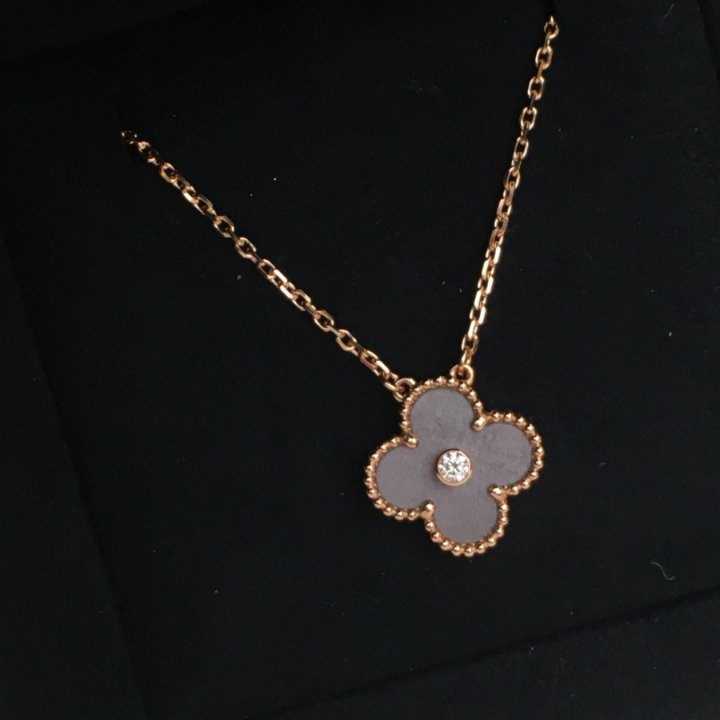 Van Cleef And Arpels Holiday Pendant 2023 Luxe Du Jour