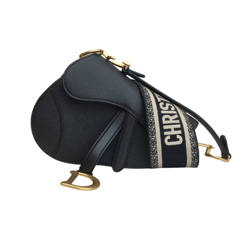 【どんな場面でも素敵に♪】DIOR Saddle バッグ ミニ Dior】《Saddle》フラップ付きメッセンジャーバッグ ミニ (Dior