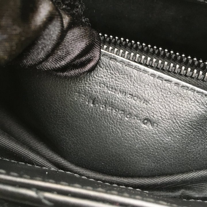 Saint Laurent (YSL) So Black Small Loulou - Luxe Du Jour