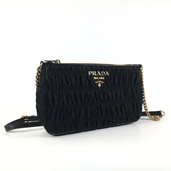 プラダ PRADA Capretto Gaufre クラッチバッグ 楽天市場】【新品未使用品】【バッグ】PRADA プラダ クラッチ