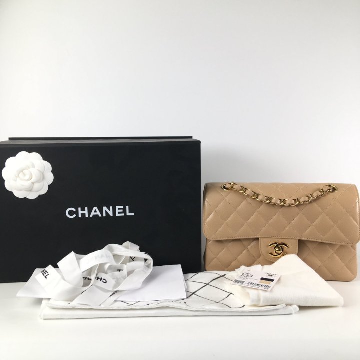 【ヴィンテージ】RankS☆Chanel Light Beige Small Series29 C19 Chanel 19 Flap Small Beige Lambskin - Luxe Du Jour