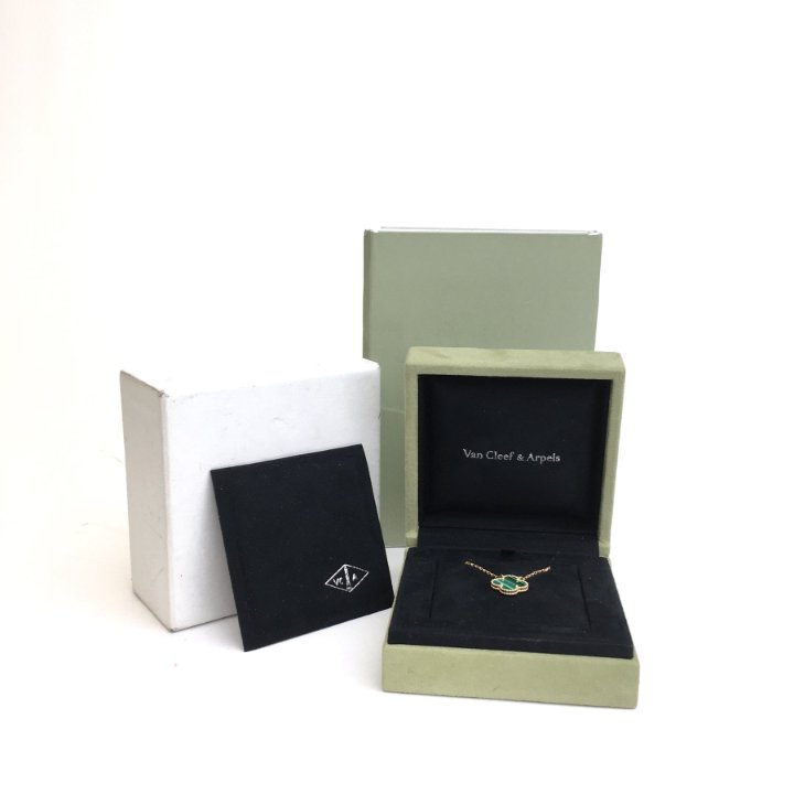 Van Cleef And Arpels Vintage Alhambra Pendant - Luxe Du Jour