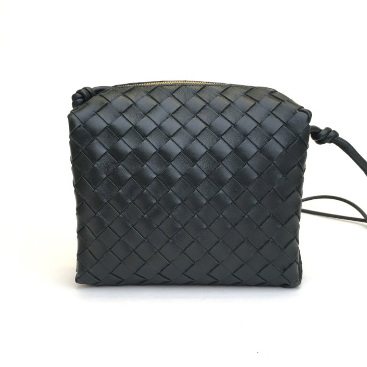 ショルダーバッグ Bottega Veneta Medium Intrecciato Camera Bag Bottega Veneta® Men's Intrecciato Camera Bag in Black. Shop