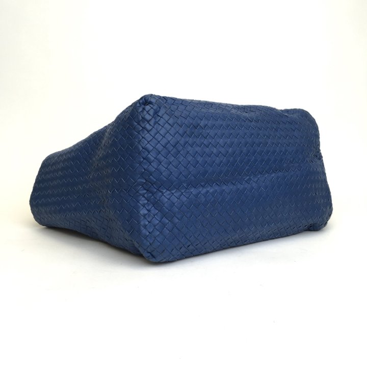 【関税負担】 BOTTEGA VENETA TOTEBAG Bottega Veneta® Tote Bag in Black. Shop online now.