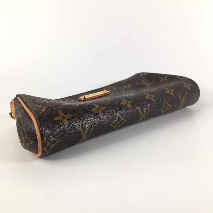 スリム＆軽やか♪【Louis Vuitton】Pochette Eva Louis Vuitton Monogram Eva Pochette