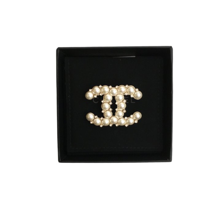 Chanel Pearl And Rhinestone Brooch - Luxe Du Jour