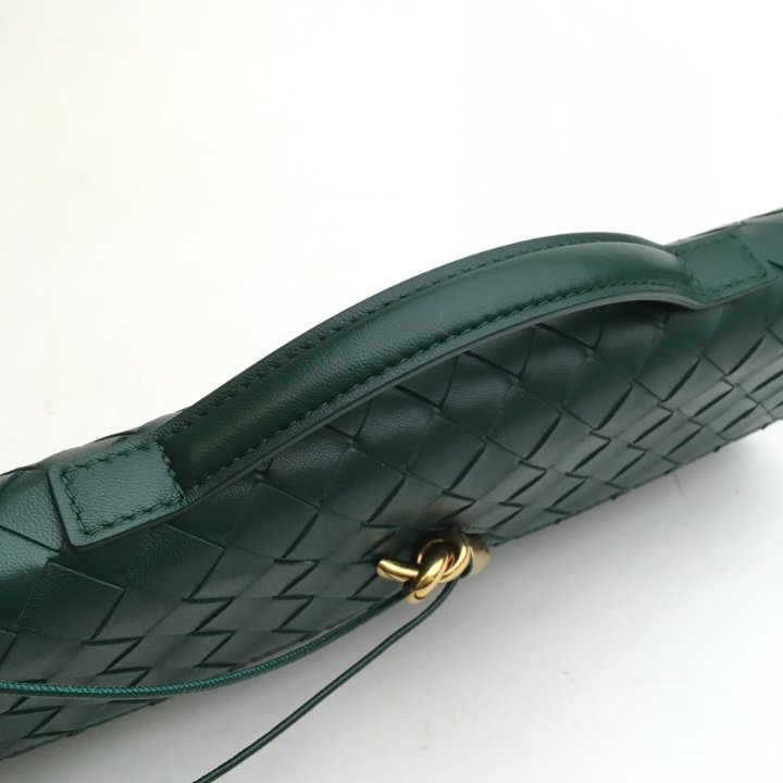 BOTTEGA VENETA ロングアンディアーモクラッチ グリーン Bottega Veneta® Women's Andiamo Clutch in Emerald green