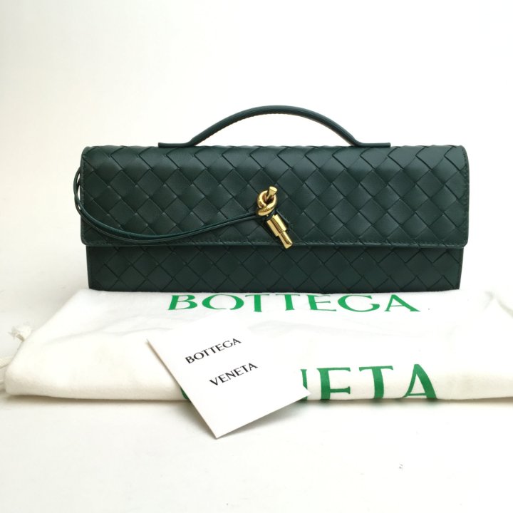 BOTTEGA VENETA ロングアンディアーモクラッチ グリーン Buy Bottega Veneta Andiamo Long Clutch 'Emerald Green/Brass