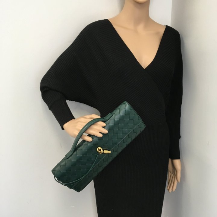 BOTTEGA VENETA ロングアンディアーモクラッチ グリーン Buy Bottega Veneta Andiamo Long Clutch 'Emerald Green/Brass