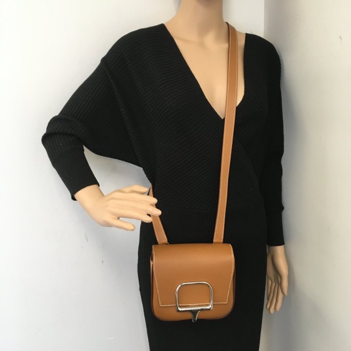 ゴールド♪【HERMES】エルメスDellaCavalleria mini bagⅡ hermes-della-cavalleria-mini-