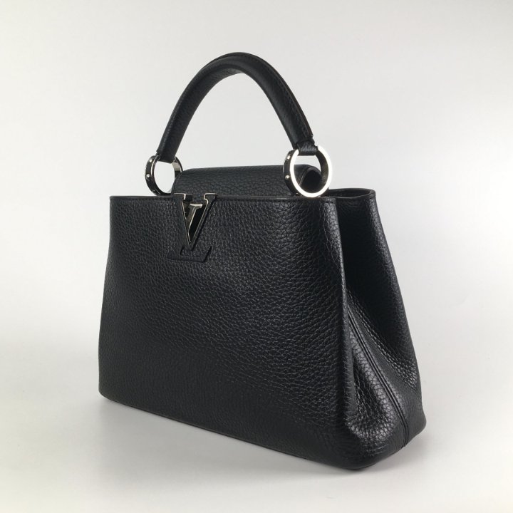 【Louis Vuitton】ルイヴィトン 黒 カシミヤ ポンチョ ルイ ヴィトン LOUIS VUITTON ルイヴィトン 黒 ノワール