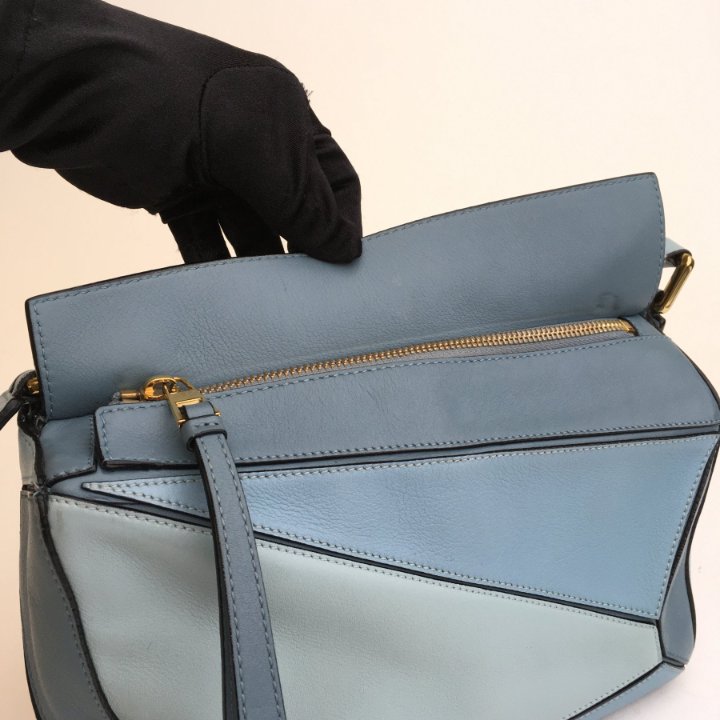 【関税&送料込】Loewe Light Blue Leather Small Puzzle Handba Puzzle Edge Small leather shoulder bag in blue - Loewe