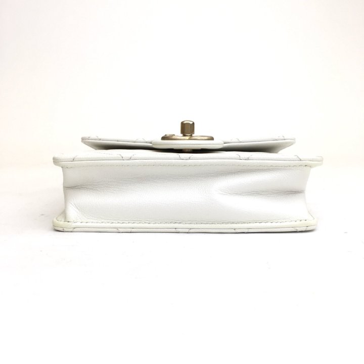 pipi　CHANELヴァニティ　ホワイト Chanel White Quilted Lambskin Long Vanity With Coco Heart