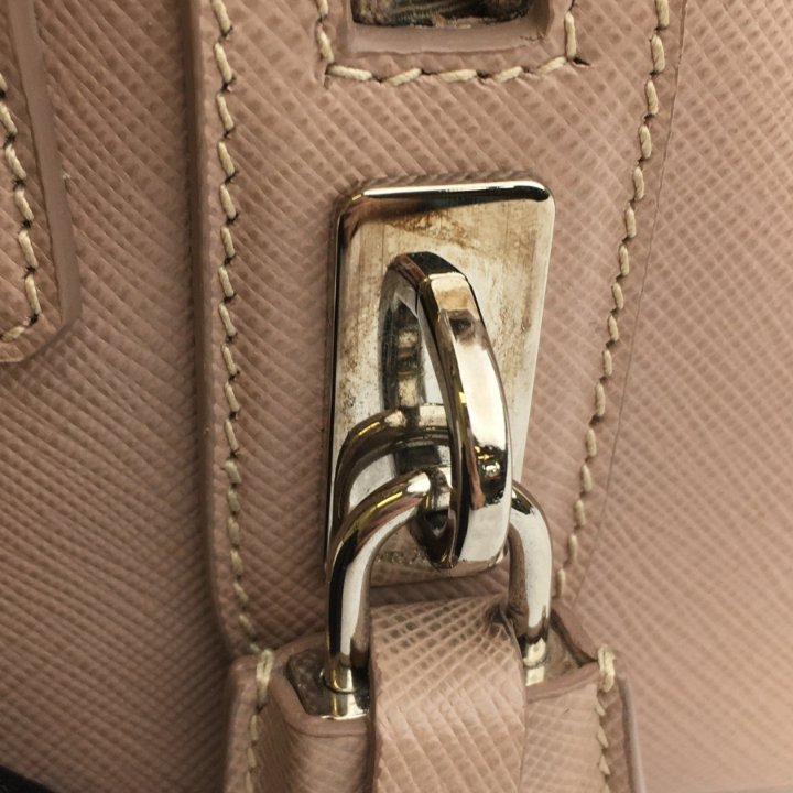 Prada ♦ロゴ ミニバックパック キーリング1TT2052DMKF0632 楽天市場】プラダ PRADA キーリング バッグチャームMIX ゴールド