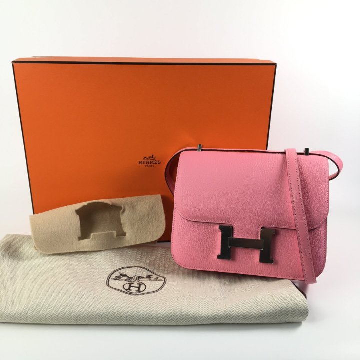 HERMES ローズコンフェッティ Hermes Constance 18 Rose Confetti Chevre Mysore PHW - Luxe Du Jour