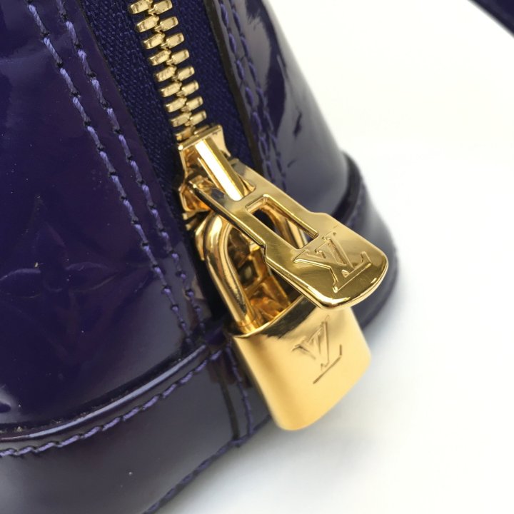 【希少】 LOUIS VUITTON Monogram Vernis Alma BB ハンドバッグ Louis Vuitton Black Monogram Vernis Alma BB Bag | Yoogi's Closet