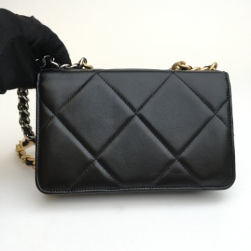 【ヴィンテージ】Rank:S☆Chanel Black C19 WOC Chain Wallet Chanel 19 Wallet On Chain (WOC) Black Lambskin - Luxe Du Jour