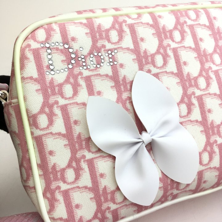バッグ Dior White Girly Trotter Crossbody Bag Dior Diorissimo Girly Trotter Bag - Luxe Du Jour