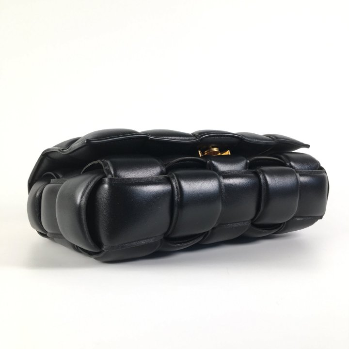 人気☆BOTTEGA VENETA☆THE CHAIN LEATHER CASSETTE ショルダー BOTTEGA VENETA ボッテガヴェネタ ショルダーバッグ The Chain