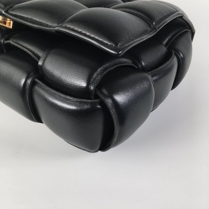 大人気☆BOTTEGA VENETA☆THE CHAIN CASSETTE LEATHER BAG Authentic Bottega Veneta Chain Cassette Padded Black Leather