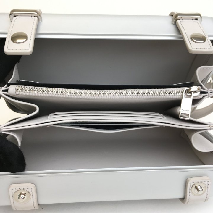 DIOR x RIMOWA パーソナル ショルダーバッグ シルバー アルミニウム 楽天市場】【広尾店】ディオール Dior RIMOWA リモワ コラボ