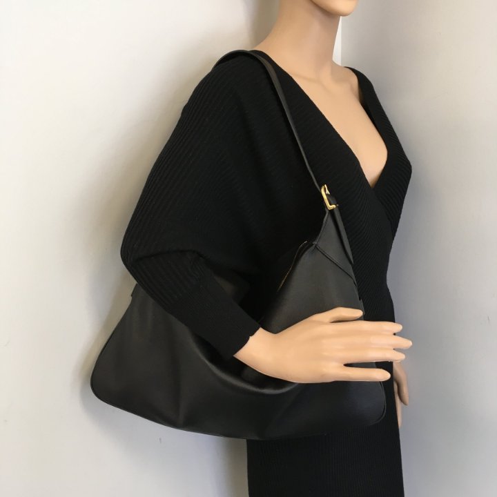 都会的◇Large Romy バッグ◇CELINE Large Romy IN SUPPLE GRAINED CALFSKIN - BLACK | CELINE