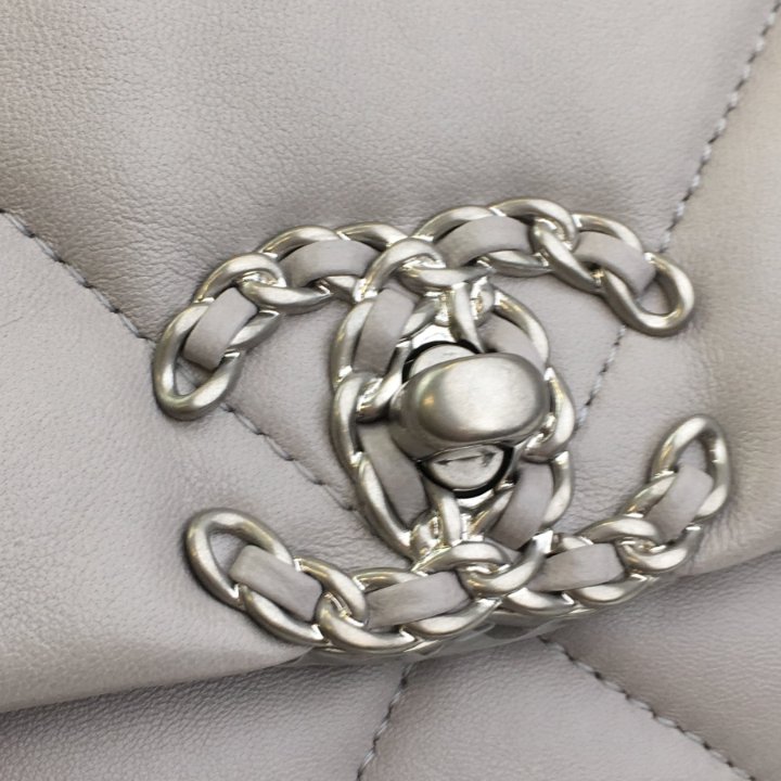 Chanel 19 Flap Small 21B Gris Clair Lambskin - Luxe Du Jour