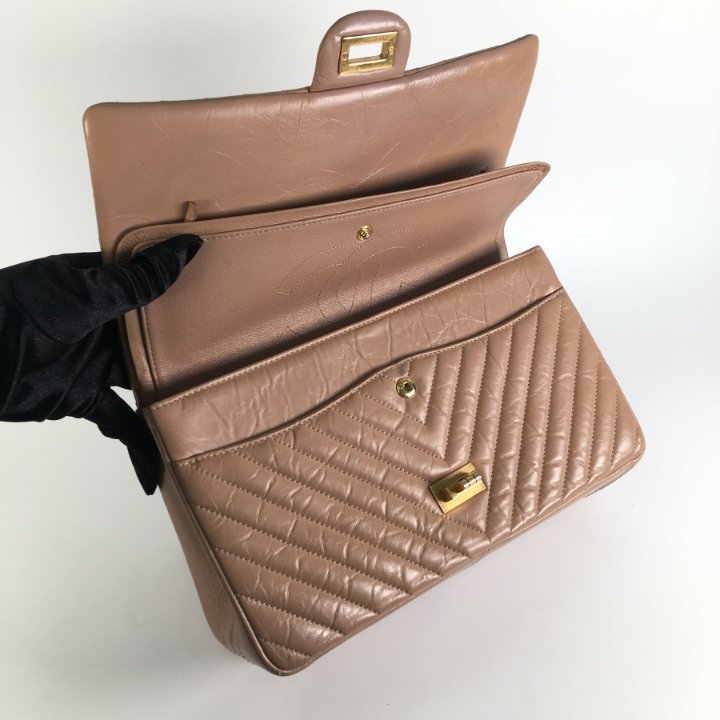 CHANEL ベージュ レザー CHANEL シャネル キャビアスキン 二つ折り財布 ベージュ レザー