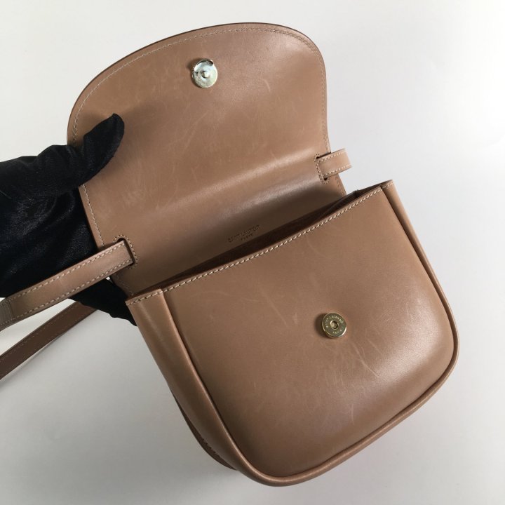 SAINT LAURENTカイア ミニサッチェル スムースビンテージレザー SAINT LAURENT small satchel in smooth leather in Black | Saint