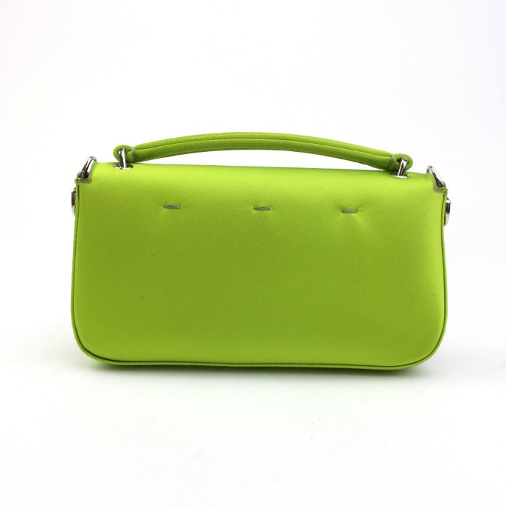 バッグ・カバンその他 Fendi Pastel Green Leather Baguette Phone Case Fendi Baguette Phone Pouch - Luxe Du Jour