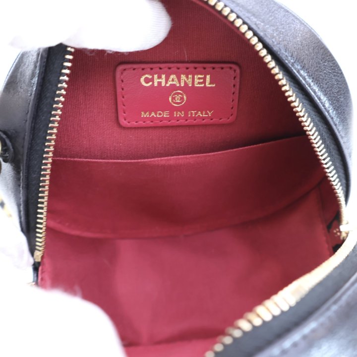 【CHANEL】Chanel round flap bag ★シャネル【ランク:A】 Chanel Round Crossbody Bag - Luxe Du Jour