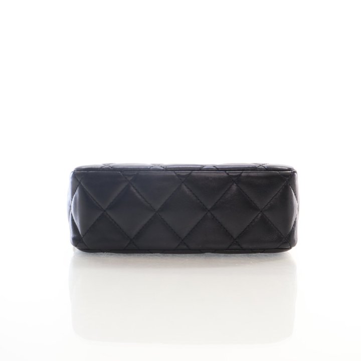 【CHANEL】Chanel camera bag★シャネル【ランク:A】 Chanel Black Quilted Lambskin Camera Bag On Chain Pale Gold