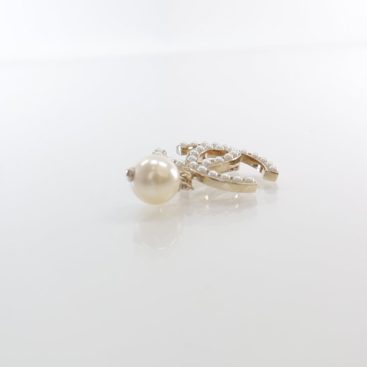 Chanel Pearl CC Brooch w/ Pearl Drop - Luxe Du Jour