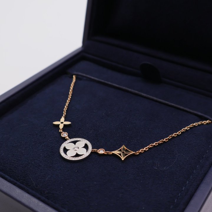 Louis Vuitton Idylle Diamond Blossom XL Necklace - Luxe Du Jour