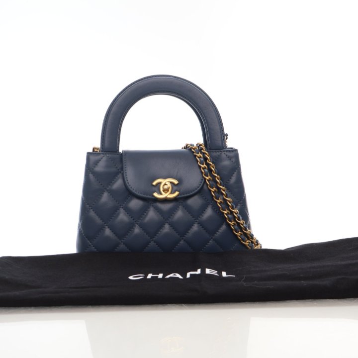 クラシックなKellyスタイル♪【CHANEL】ミニケリーバッグ Chanel Kelly Shopping Bag Small Blue Calfskin - Luxe Du Jour