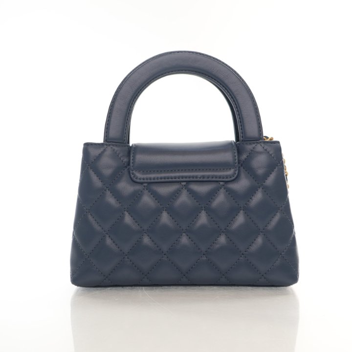 バッグ CHANEL Kelly Chanel's New “Kelly” Bag: Vintage with Modern Minimalism