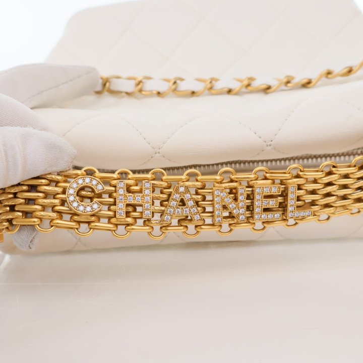 LOEUVRE ♥ Ornement Charme /追跡付 Chanel White Calfskin CC Crystal Signature Chain Hobo - Luxe