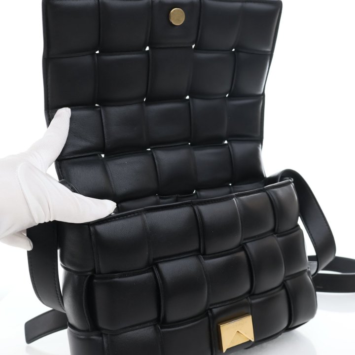直営店☆BOTTEGA VENETA☆ PADDED CASSETTE レザー バッグ Bottega Veneta Padded Cassette - Luxe Du Jour