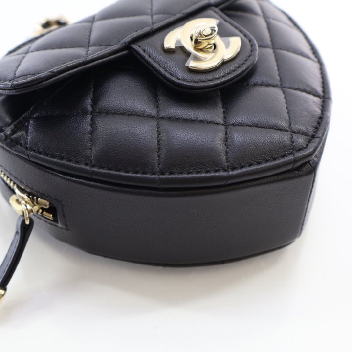 25A◆エレガントで注目の的【CHANEL】ハートフック付き mini bag CHANEL mini bag 'HEART BAG'. | Eppli Online Shop