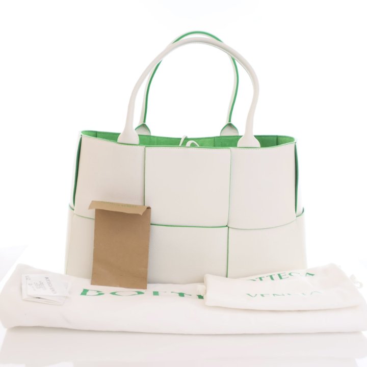 Bottega Veneta Arco Tote - Luxe Du Jour